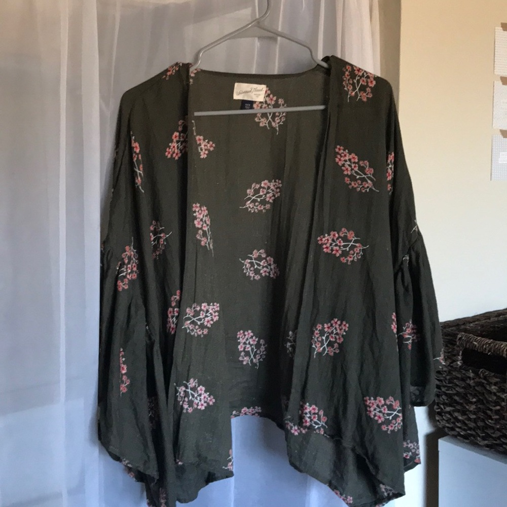 Universal Thread Kimono